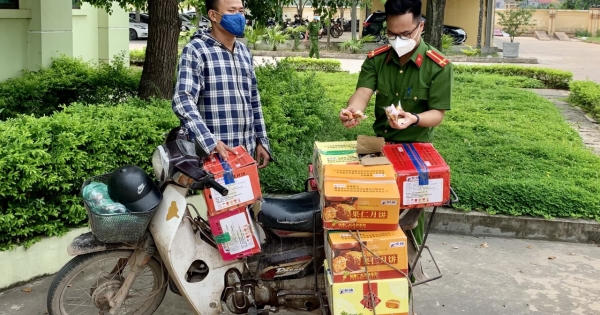 Gần 1.200 chiếc bánh Trung thu "lậu" suýt được tiêu thụ ở Bắc Giang