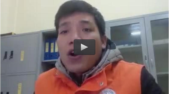 Clip: Nhói lòng nam thanh niên chia sẻ với bà con xứ tuyết rơi