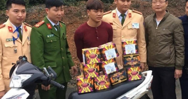 Hà Tĩnh: Bắt đối tượng vận chuyển 30 kg pháo bằng xe máy đi tiêu thụ