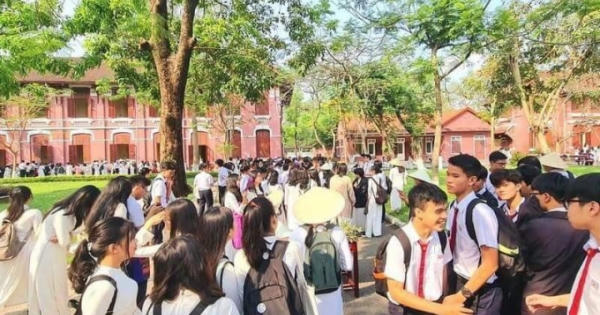 Nên trả lại chiếc “roi” cho người thầy Nên trả lại chiếc “roi” cho người thầy