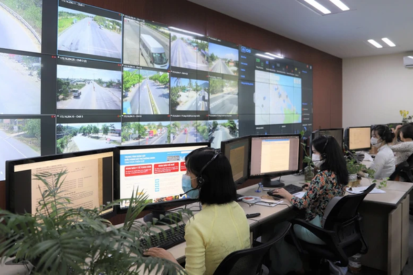 Giao thông Huế 'nóng' vì xe tăng 10%/năm, hơn 650 camera vào cuộc điều tiết Giao thông Huế 'nóng' vì xe tăng 10%/năm, hơn 650 camera vào cuộc điều tiết