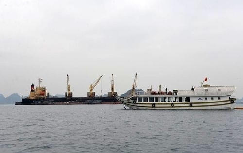 Quảng Ninh: Chấm dứt chuyển tải clinker, xi măng trên Vịnh Hạ Long