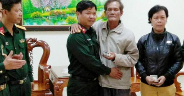 Lâm Đồng: Thượng úy quân đội trao trả tài sản cho người đánh rơi