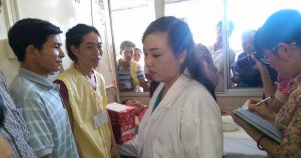 Sau chuyến thăm của Bộ trưởng Tiến: Bệnh nhân yêu cầu bệnh viện bồi thường 1 tỷ đồng Sau chuyến thăm của Bộ trưởng Tiến: Bệnh nhân yêu cầu bệnh viện bồi thường 1 tỷ đồng
