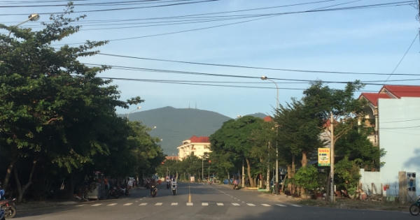 Đà Nẵng: Bố trí vạch sơn gờ giảm tốc độ trước các nút đèn tín hiệu giao thông