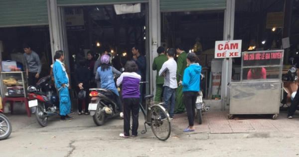 Hà Nội: Tranh cãi lúc chơi cờ, bị đâm tử vong tại chợ