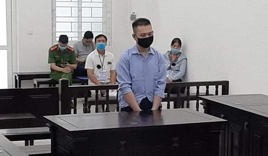 Từ chối nhận son, cô gái bị người yêu cũ ra tay tàn ác