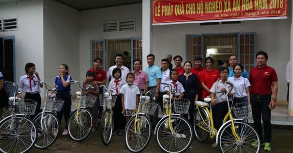 Báo Pháp luật Việt Nam tặng quà trung thu cho thiếu nhi tại Đồng Nai