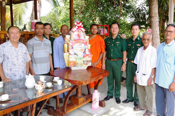 Bộ đội Biên phòng tỉnh An Giang chúc Tết Chol Chnam Thmay các chùa tại Thị xã Tịnh Biên Bộ đội Biên phòng tỉnh An Giang chúc Tết Chol Chnam Thmay các chùa tại Thị xã Tịnh Biên