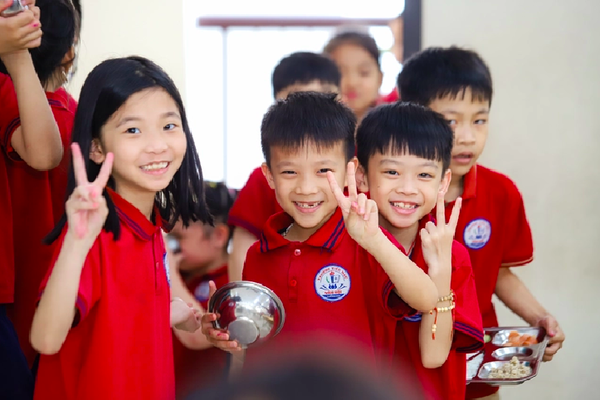 Hà Nội chốt mức thu tiền đối với các phụ huynh đón con muộn hoặc gửi sớm