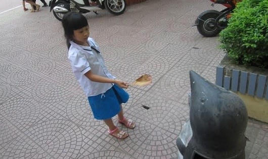 Cha vượt đèn đỏ đừng mơ con tuân thủ luật giao thông Cha vượt đèn đỏ đừng mơ con tuân thủ luật giao thông