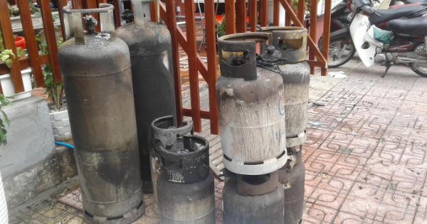 Khánh Hòa: Nổ lớn ở nhà hàng, 2 chiến sĩ cứu hỏa nhập viện