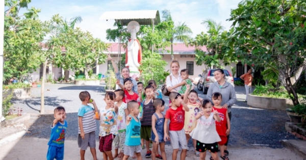 Hoa hậu Hoàng Hải My miệt mài với hành trình từ thiện tại quê nhà