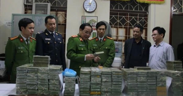 Cao Bằng: “Nữ quái” 9X liễu lĩnh buôn hàng trăm bánh ma túy
