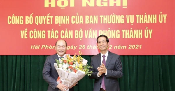 Thành ủy Hải Phòng công bố quyết định về công tác cán bộ