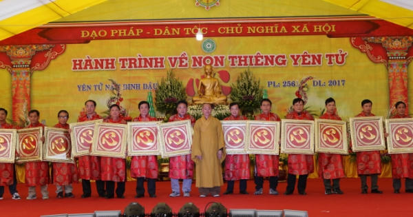 Quảng Ninh: Hành trình về non thiêng Yên Tử 2017