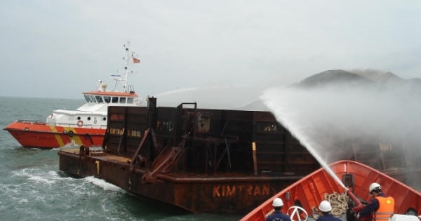 Hình ảnh can trường khó quên về những người lính biển