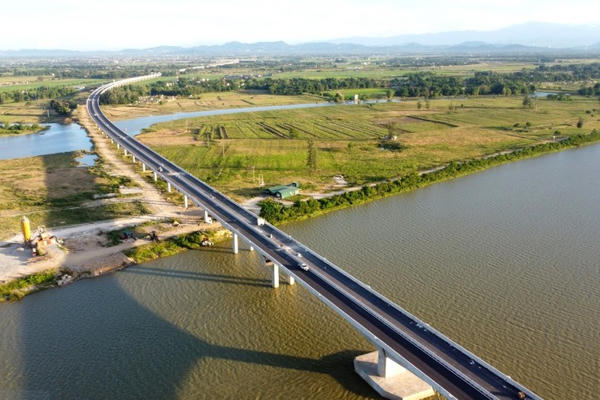 Thông xe tuyến cao tốc Diễn Châu - Bãi Vọt