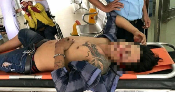 Clip: 2 băng nhóm thanh toán nhau bằng súng và dao như trong phim