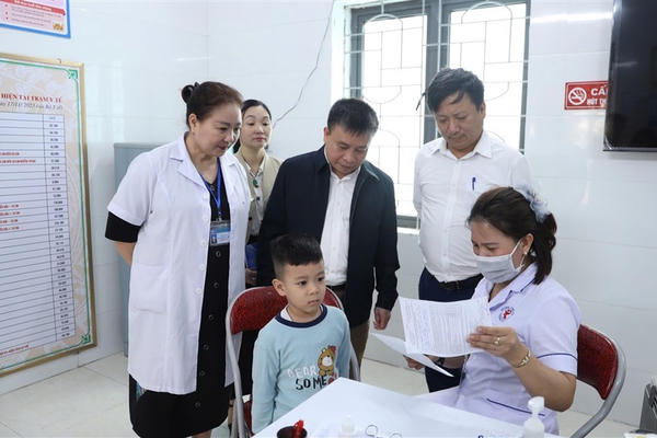 Đẩy nhanh tiến độ tiêm vắc-xin sởi tại Nghệ An