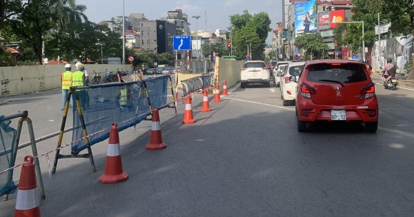 Khẩn trương hoàn trả phần đường để giảm ách tắc giao thông tại dự án xây dựng ga ngầm Khẩn trương hoàn trả phần đường để giảm ách tắc giao thông tại dự án xây dựng ga ngầm