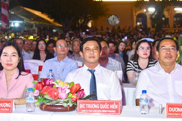 Khai mạc Lễ hội kỷ niệm 262 năm ngày mất bà Mạc Mi Cô và 245 năm ngày mất ông Mạc Thiên Tích Khai mạc Lễ hội kỷ niệm 262 năm ngày mất bà Mạc Mi Cô và 245 năm ngày mất ông Mạc Thiên Tích