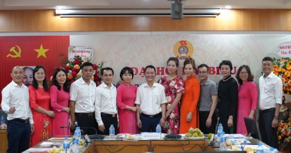Chung tay để Báo Pháp luật Việt Nam thực sự là ngôi nhà thứ hai của tất cả cán bộ, phóng viên, người lao động Chung tay để Báo Pháp luật Việt Nam thực sự là ngôi nhà thứ hai của tất cả cán bộ, phóng viên, người lao động