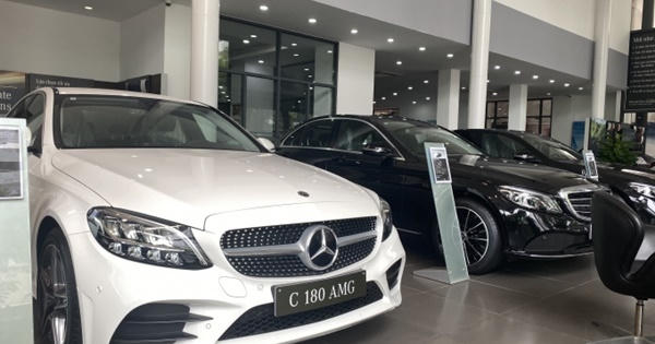 Sale ô tô lao đao mùa dịch