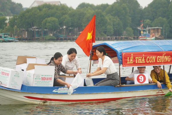Lễ hội thả con giống tái tạo nguồn lợi thủy sản tại thành phố Hà Tiên