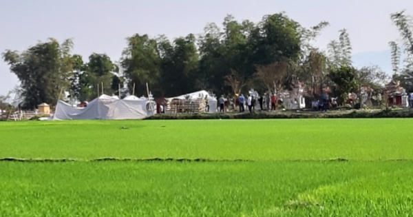 Vụ nữ sinh bị sát hại khi đi giao gà chiều 30 Tết: Khai quật, khám nghiệm lại tử thi Vụ nữ sinh bị sát hại khi đi giao gà chiều 30 Tết: Khai quật, khám nghiệm lại tử thi