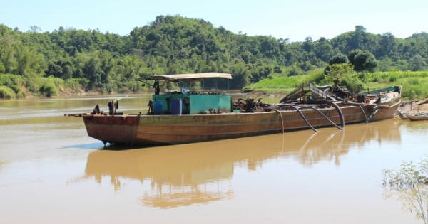 Tạm dừng, nghiêm cấm khai thác cát trên sông Đồng Nai Tạm dừng, nghiêm cấm khai thác cát trên sông Đồng Nai