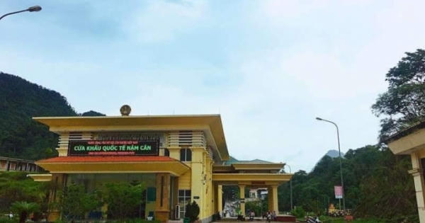 Nghệ An: Bắt tạm giam 3 cán bộ Hải quan phục vụ điều tra 'nhận hối lộ'