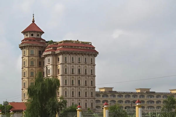 Đình chỉ hoạt động đào tạo đại học Trường đại học Hà Hoa Tiên