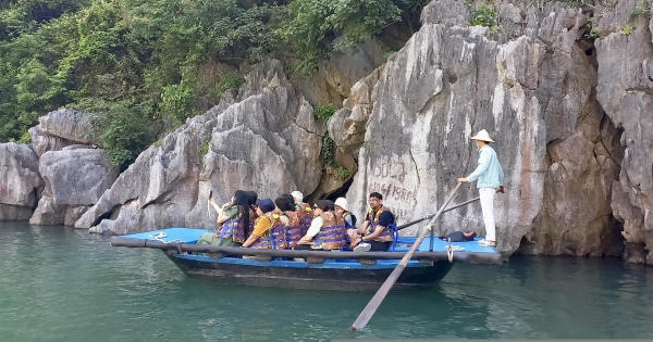 Quảng Ninh: 3 đơn vị kinh doanh trên vịnh không tuân thủ Nghị định của Chính phủ Quảng Ninh: 3 đơn vị kinh doanh trên vịnh không tuân thủ Nghị định của Chính phủ
