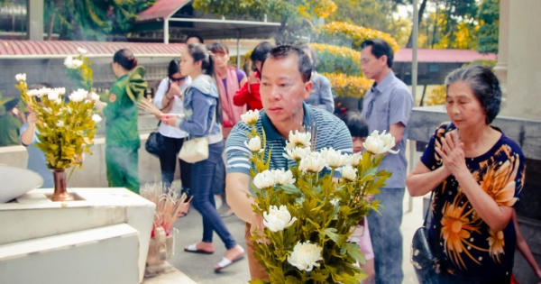 Xúc động bộ ảnh "Tri ân tháng 7 miền Trung - Những chuyến đi bồi đắp tâm hồn"
