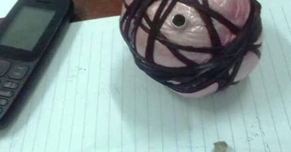 Phát hiện vật lạ nghi là mìn chuẩn bị phát nổ dưới gầm ô tô