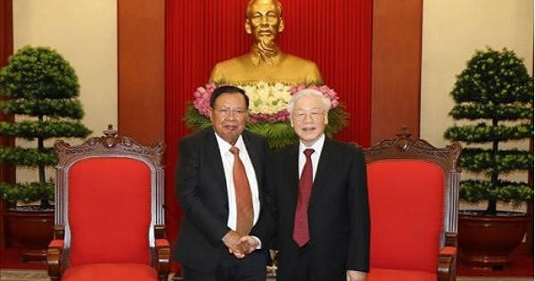 Giữ gìn, vun đắp quan hệ hữu nghị truyền thống, đoàn kết đặc biệt và hợp tác toàn diện Việt Nam-Lào Giữ gìn, vun đắp quan hệ hữu nghị truyền thống, đoàn kết đặc biệt và hợp tác toàn diện Việt Nam-Lào