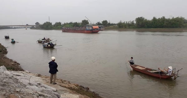 Chưa tìm thấy thi thể người vợ vụ lật thuyền chài lưới trong đêm