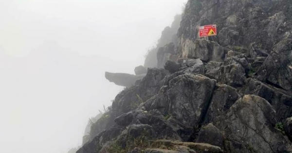 Hà Giang: Một du khách nước ngoài bị thương vì cố leo lên mỏm đá “sống ảo” chụp hình