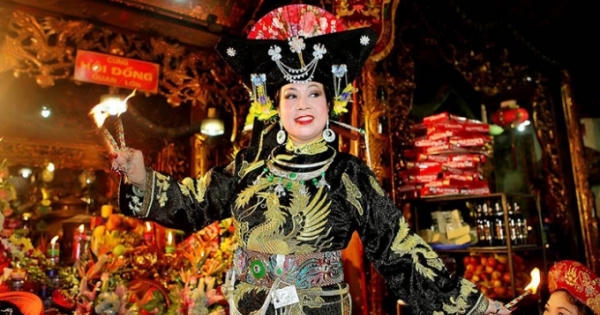 Biểu diễn chầu văn "Tứ Phủ" nhân Kỷ niệm Ngày quốc tế Pháp ngữ