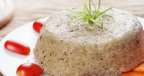 Hai người nguy kịch và một người tử vong nghi do ngộ độc patê chay