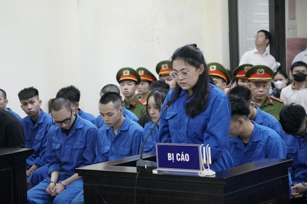 Mức án của nhóm "quái xế" đua xe tông chết cô gái dừng đèn đỏ ở Hà Nội Mức án của nhóm "quái xế" đua xe tông chết cô gái dừng đèn đỏ ở Hà Nội
