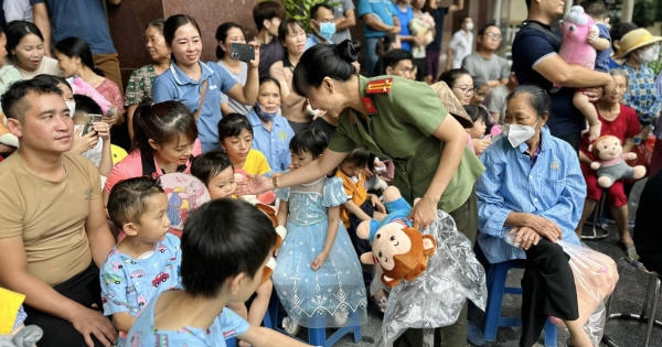 Tết Trung thu ấm áp đến với 350 bệnh nhi đang điều trị tại bệnh viện E