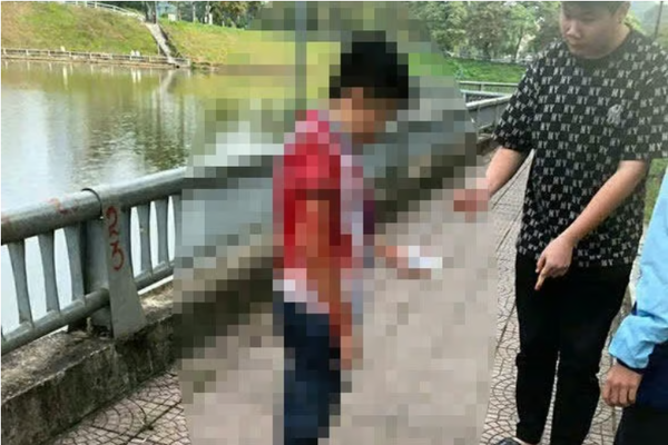 Lào Cai: Nam sinh lớp 8 đâm bạn nhiều nhát rồi hất xuống hồ