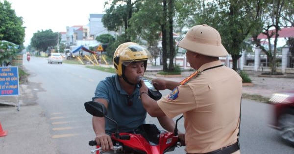 Vĩnh Phúc: Nam tài xế 'thở ra cồn" bị tước bằng lái khi qua Lập Thạch