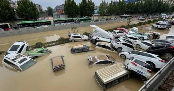 Ô tô bị ngập trong lũ ở nước ngoài liệu có về Việt Nam?