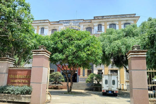 Phạt tù giám đốc công ty chém người chỉ vì bị đòi nợ