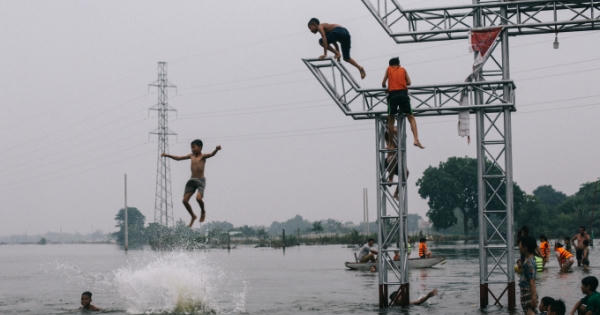 Những đứa trẻ vùng lũ Bến Vôi
