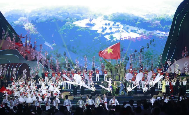 Phấn đấu các ngành công nghiệp văn hóa đóng góp 7% GDP