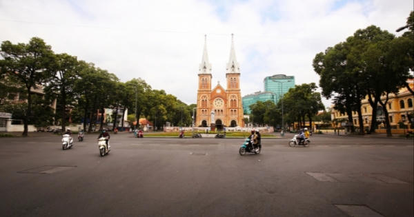 Cách ly toàn xã hội, nhiều khu chợ, đường phố lớn vắng người